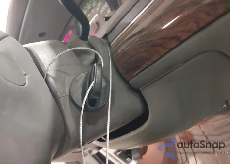 1998 Mercury Grand Marquis z USA, uszkodzony, nr VIN 2MEFM75W5WX603734